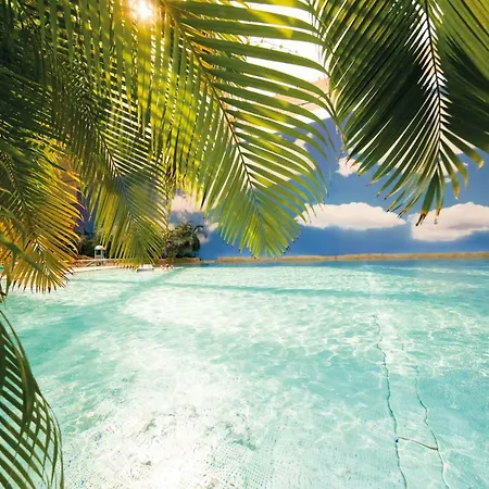 Tropical Islands Кемпинг *